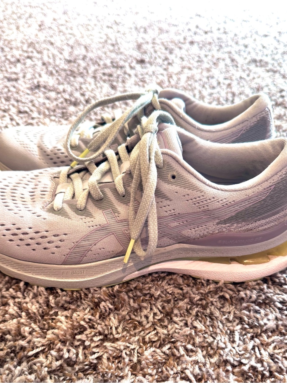Asics Gel-Kayano 28 Women's Running Shoes Gray Lavendar FF Blast Size 8.5 - Picture 2 of 11